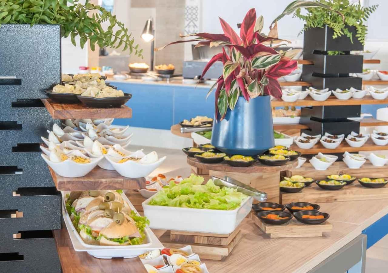 Enjoy Solar das Aguas Park Resort Olimpia Bagian luar foto A buffet at a hotel